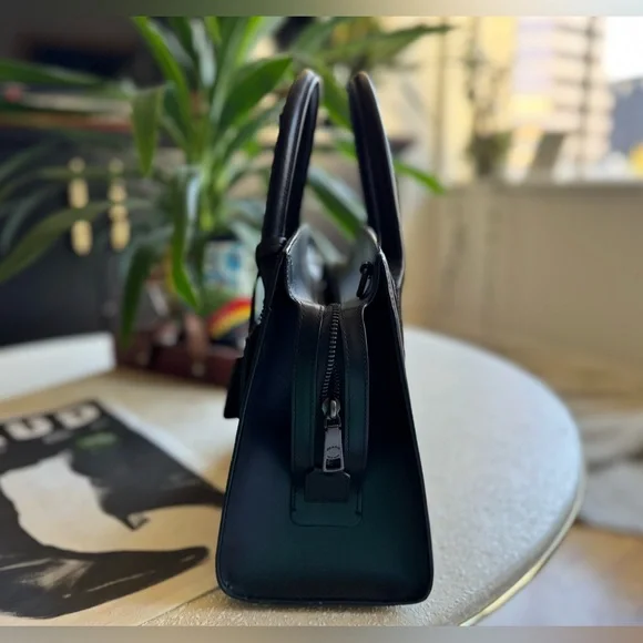 Large Andrea Carryall Bag, Used Once - Picture 5 of 9